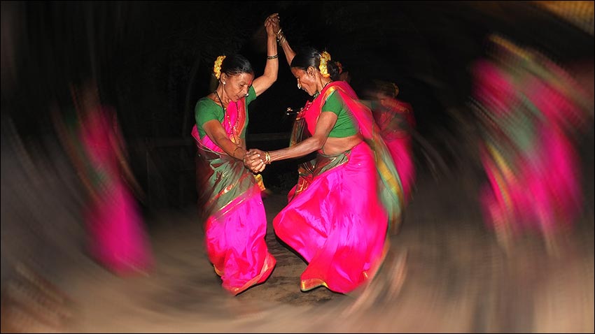 Классический танец любви индийский. Индийский танец простые движения.