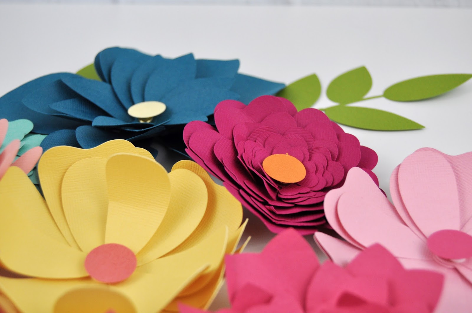 Favorite paper flower cut files. Using Silhouette die cut files to create 3D paper flowers. A list of amazing paper flower cut files. #silhouette #paperflowers #jengallacher
