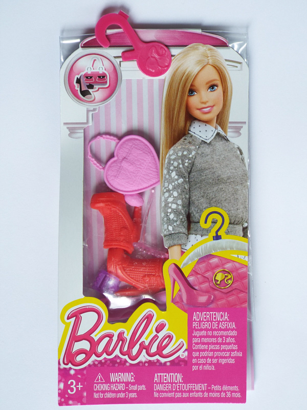 MSJ's Doll Pit Grabbed the new pink & red Barbie shoe pack.