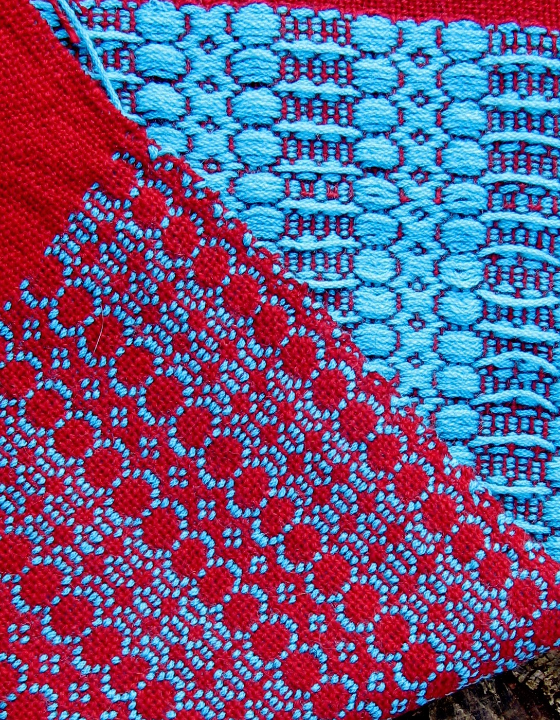 Le mouton noir, the sheepish weaver Overshot and Swivel weaving