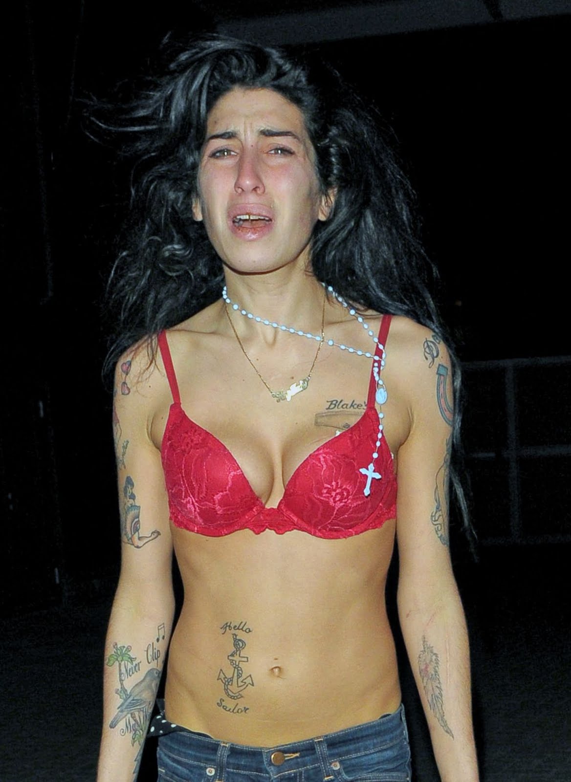 http://3.bp.blogspot.com/-ctY6deuxekg/TisnWLMAo_I/AAAAAAAA-8Q/HhPt9YR0Hx0/s1600/amy-winehouse-crazy-dope.jpg