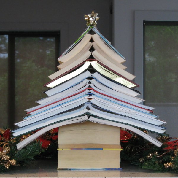 Árvores de Natal alternativas com livros Árvores de Natal alternativas com livros