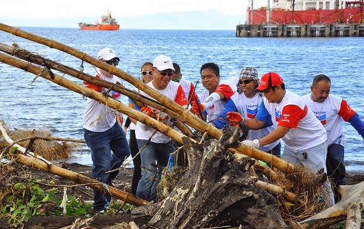 Chevron volunteers clear Batangas shores