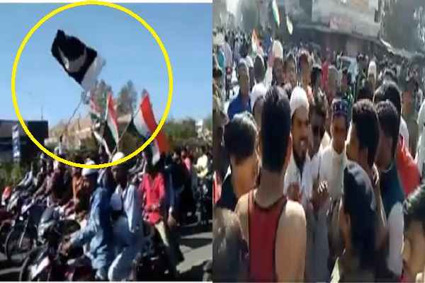 mp-shazapur-news-muslim-youth-seen-with-pakistani-flag-in-tiranga-yatra