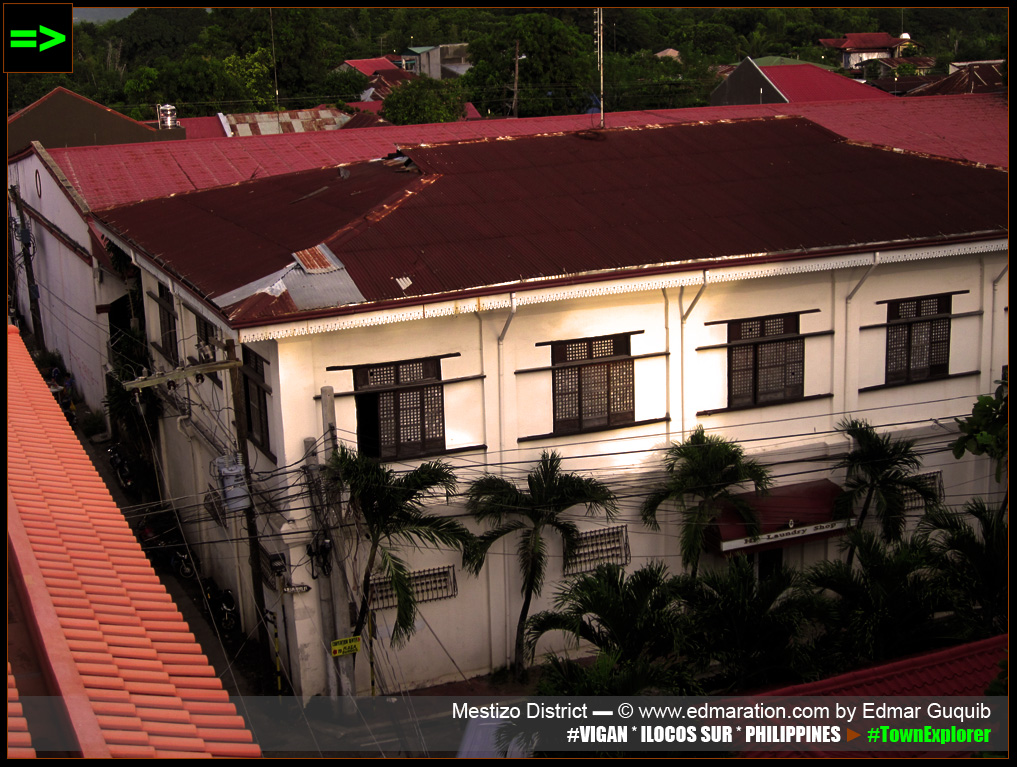 [VIGAN] ANCESTRAL HOUSES ROOFING]