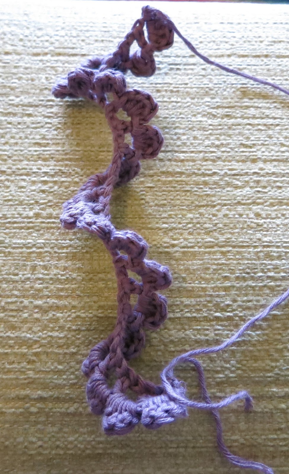 Mrs Craftypants Free crochet flower, stem and leaf pattern.