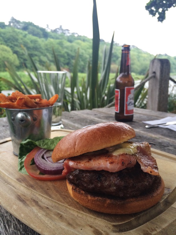 The Mayfly Stockbridge review, Hampshire pubs, food bloggers, UK food blog, lifestyle bloggers, food by the river