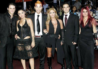 RBD Foto del grupo RBD con traje negro