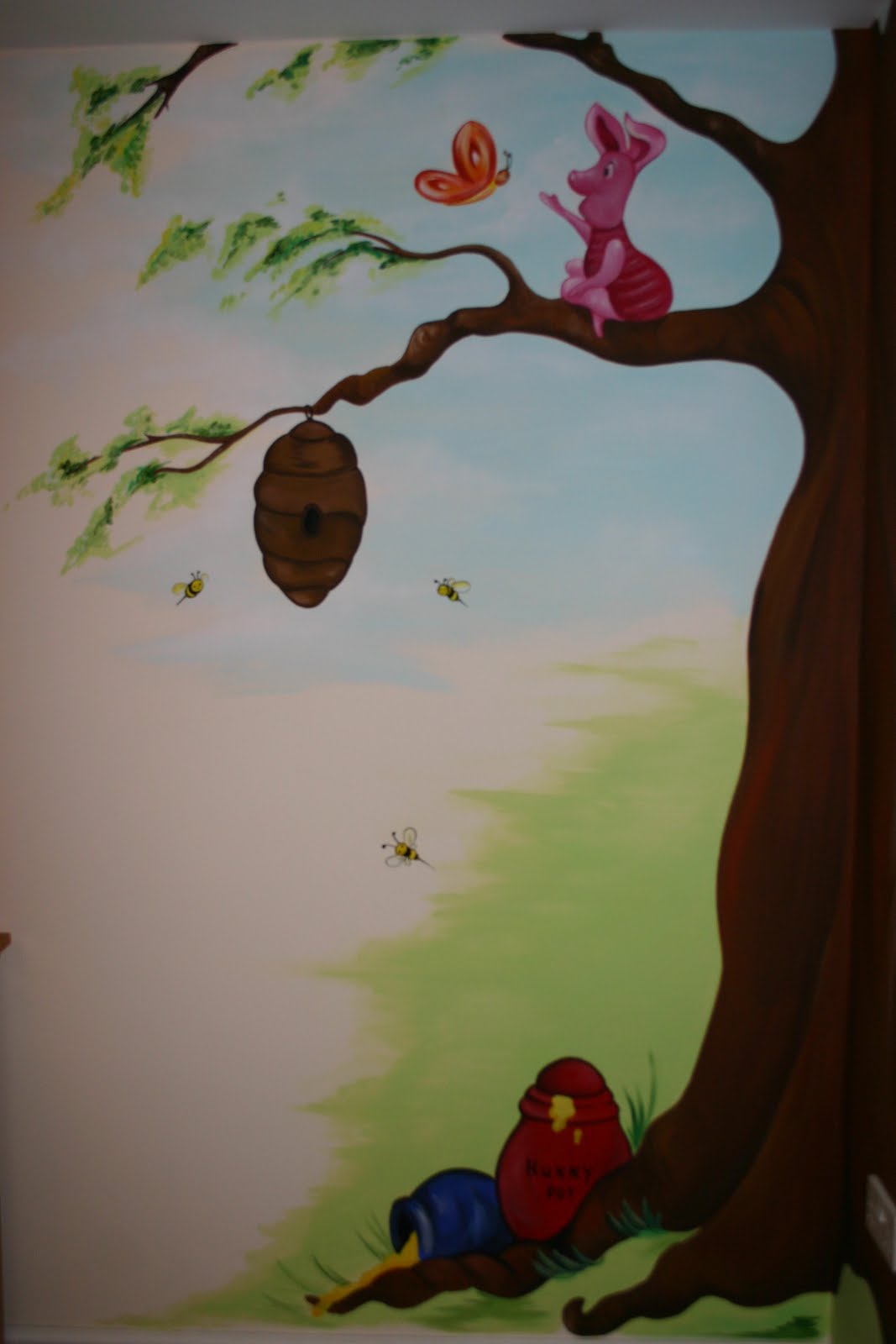 Mural Designs "The Muralist": WINNIE THE POOH - wall mural