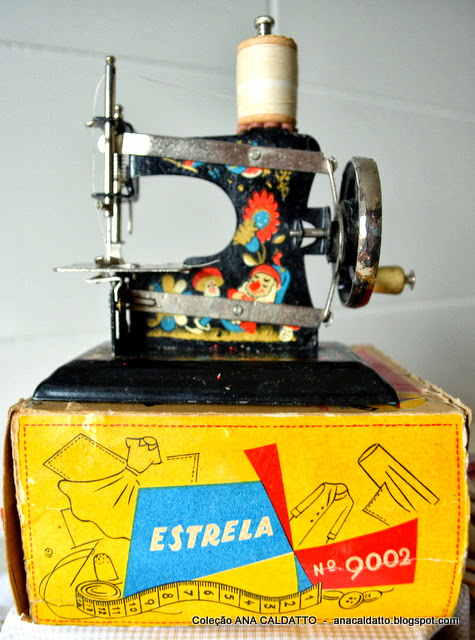 Ana Caldatto : Coleção Brinquedo Mini Maquina de Costura de metal