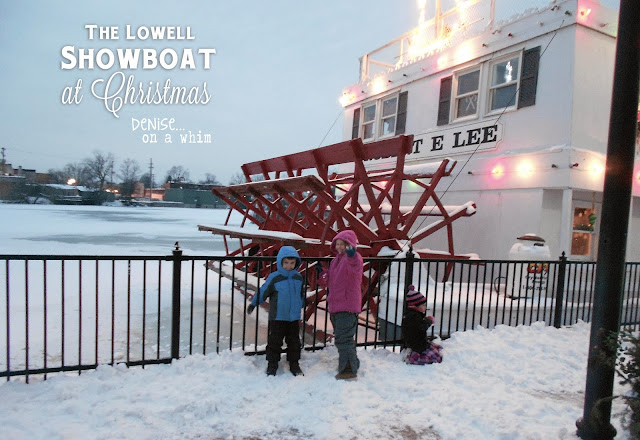 The Lowell Showboat at Christmas Time via http://deniseonawhim.blogspot.com
