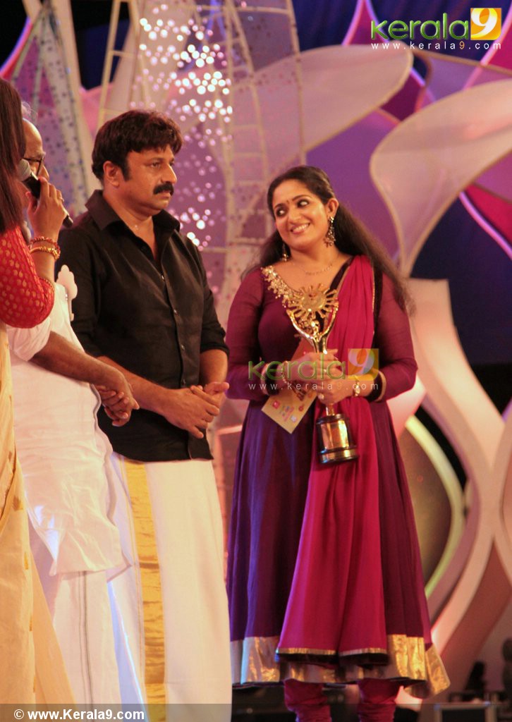 . kavya madhavan at surya tv film awards 2012 pictures