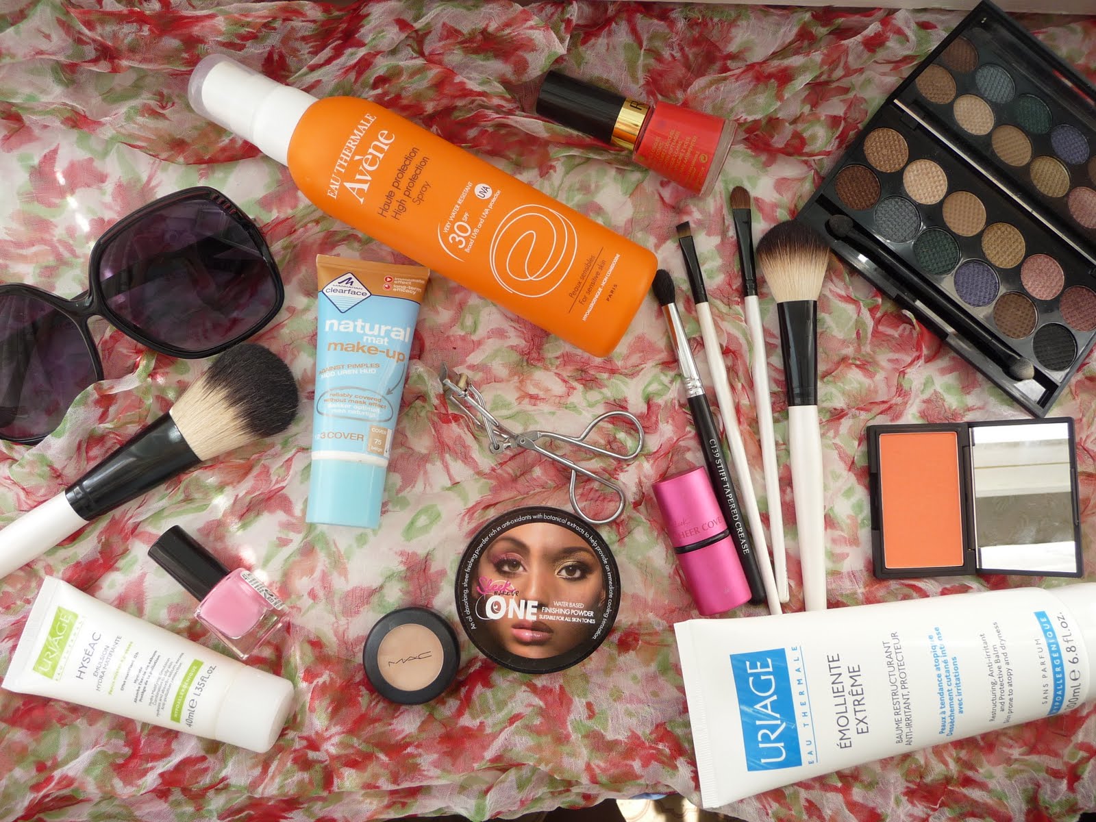 набор косметики для макияжа. профессиональный чемодан для визажистов. какую косметику взять в. набор косметики 2k beauty. вся косметика.