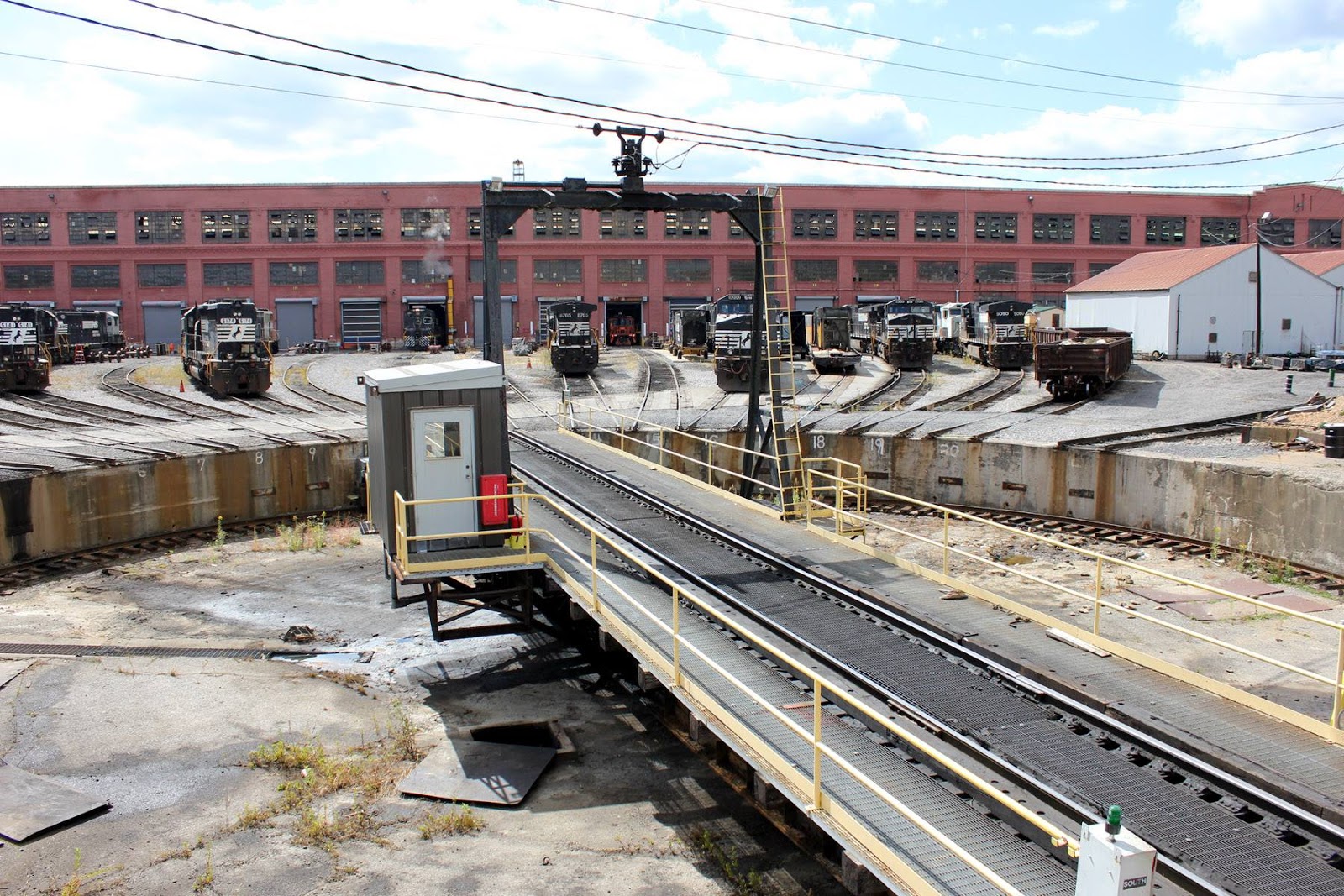 Towns and Nature Altoona, PA PRR's Car Shops, Roundhouses, Juniata Shops