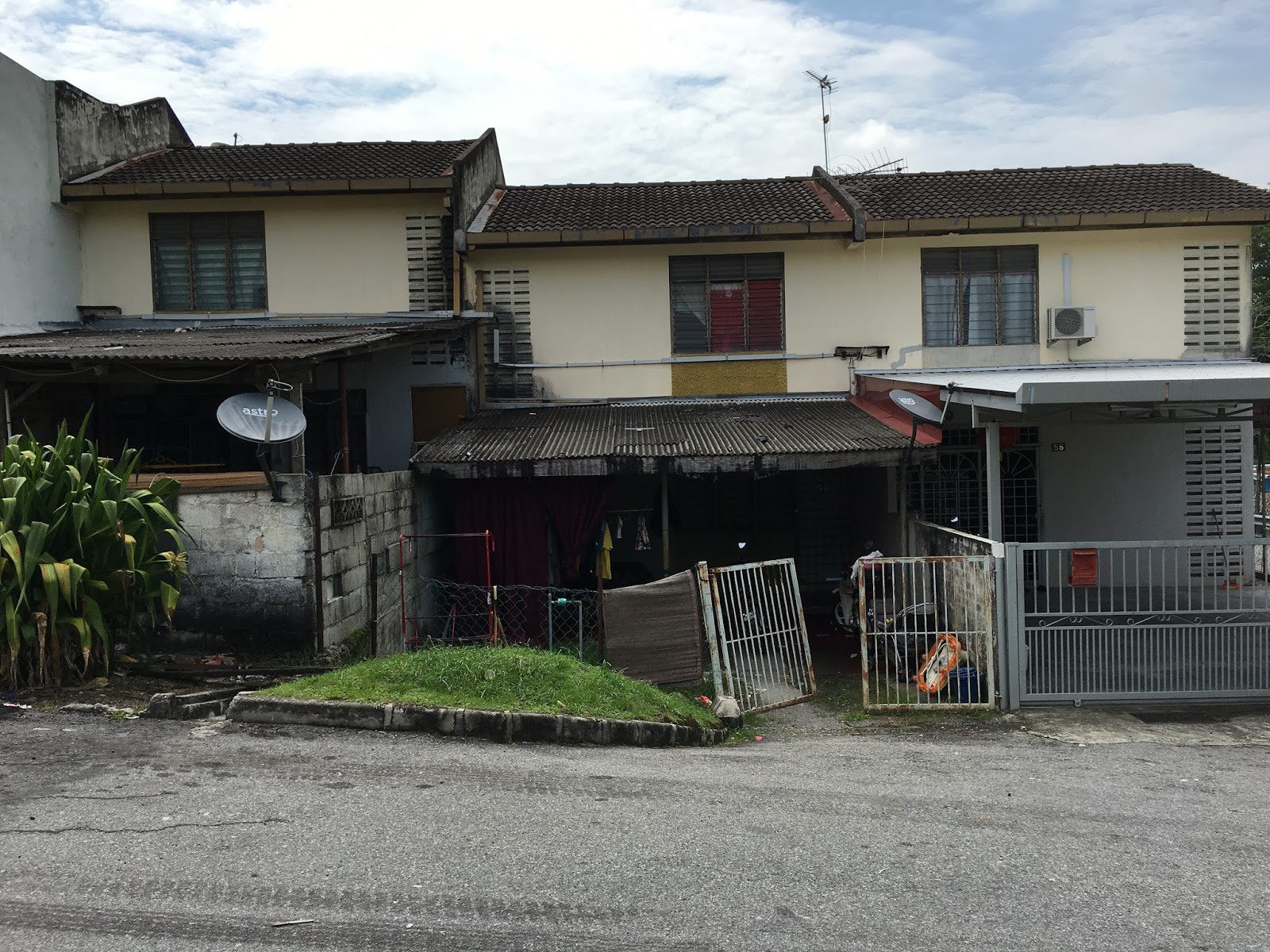 Rumah Untuk Di Jual Beli Dari Ejen Hartanah Berdaftar: Teres 2 Tingkat