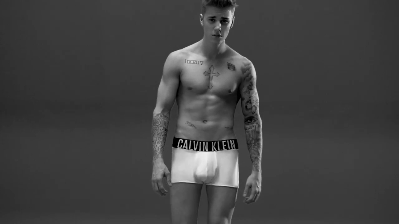 Justin Bieber - New Shirtless Pics.