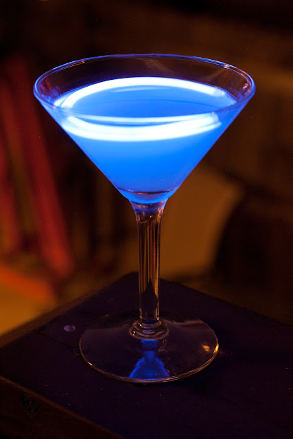 Halloween cocktail, Hpnotiq, vodka, lemon juice