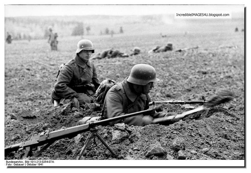[Image: german-soldiers-dig-a-foxhole-eatern-front-1941.jpg]
