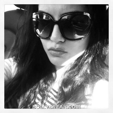 Sunny Leone in Car - (3) - Sunny Leone Private Real Life Pics
