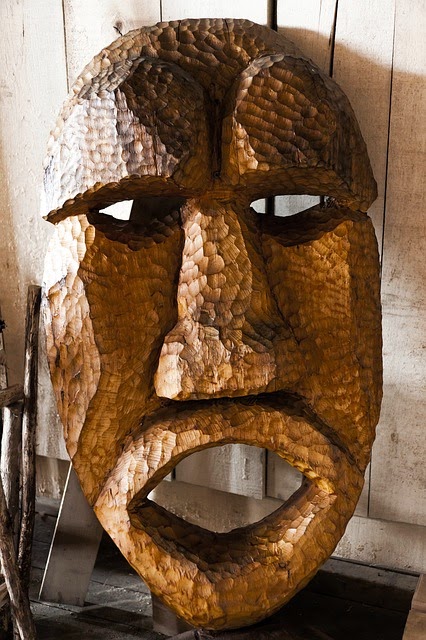 mascara de madera africana