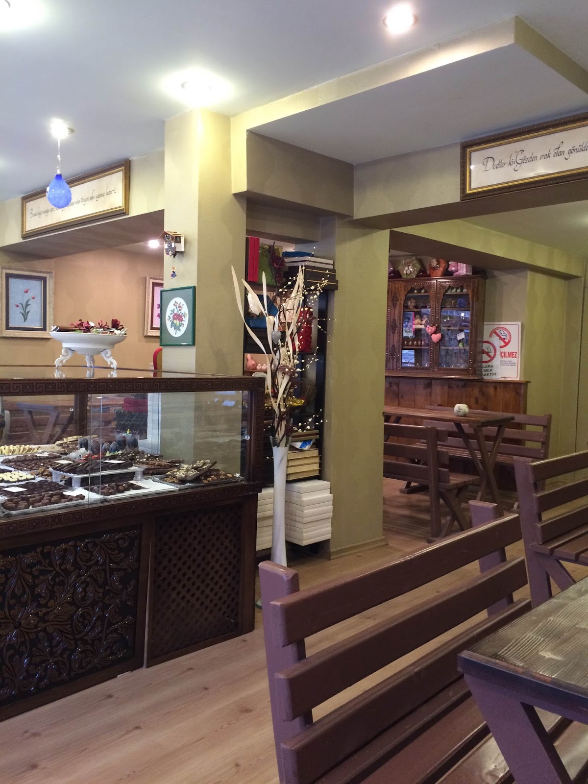 Süslü Avukatlar Kanaviçe Çikolata