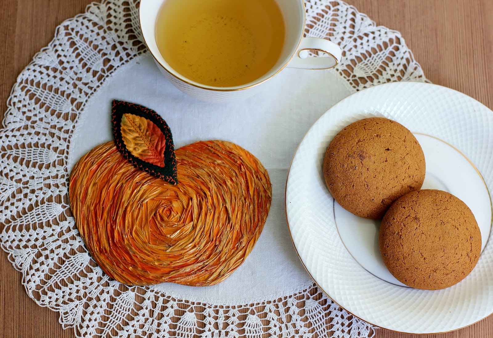 Под горячее мастер класс. Деревянные подставки под горячее. Подставка под горячее мастер класс. Подставка под горячее из дисков. Подставка под горячее.