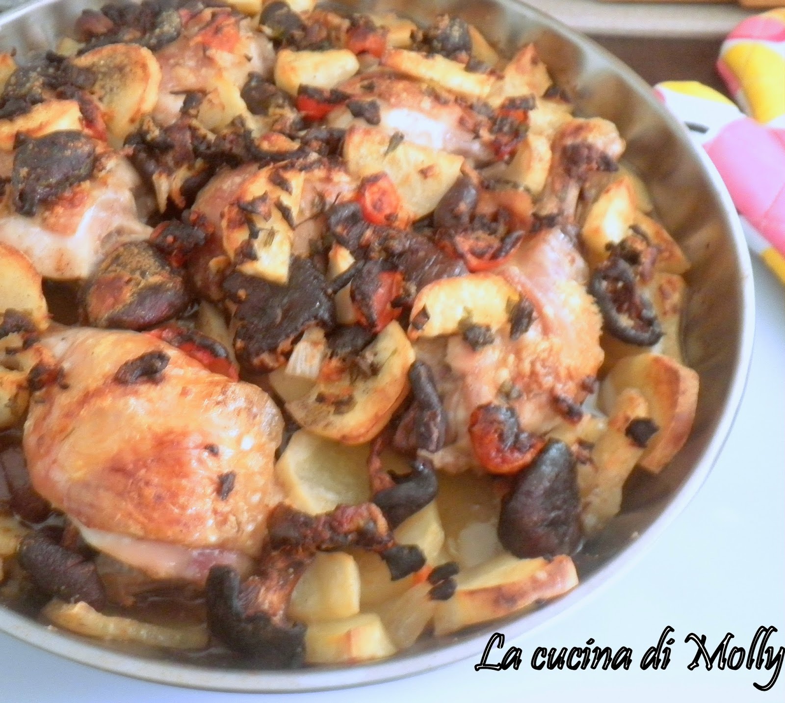 cosce di pollo al forno con patate e funghi