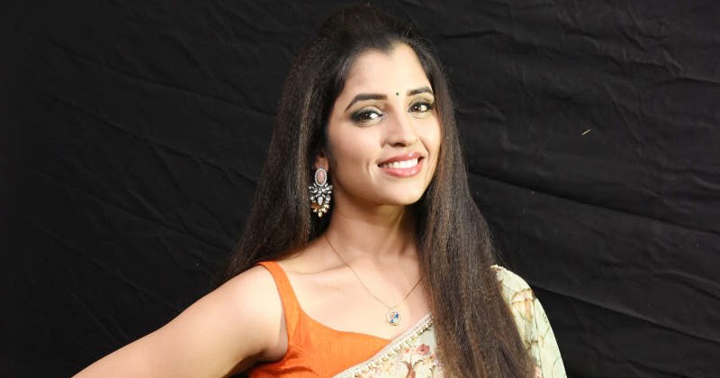 Syamala Glam in Saree Stills at Kavacham Audio Launch