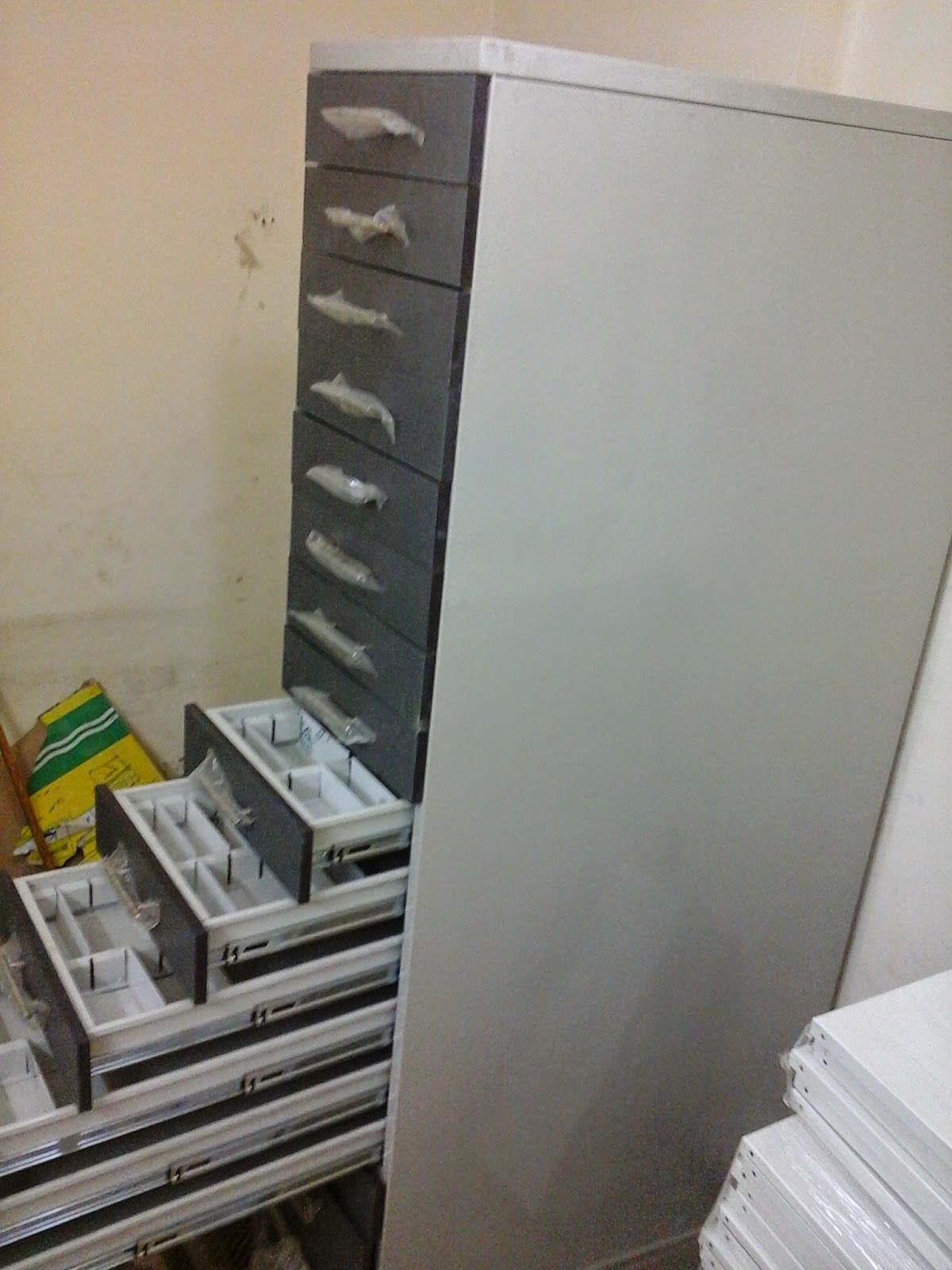 dressingroomsغرف ملابسدرسنج روومتجهيزصيدلياتتجهيزسوبرماركت