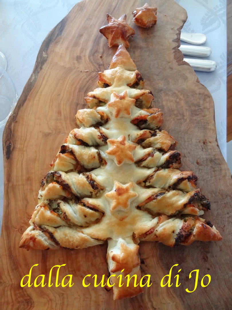 Albero Di Natale Di Pasta Sfoglia.Dalla Cucina Di Jo Albero Di Natale Di Pasta Sfoglia E Salmone