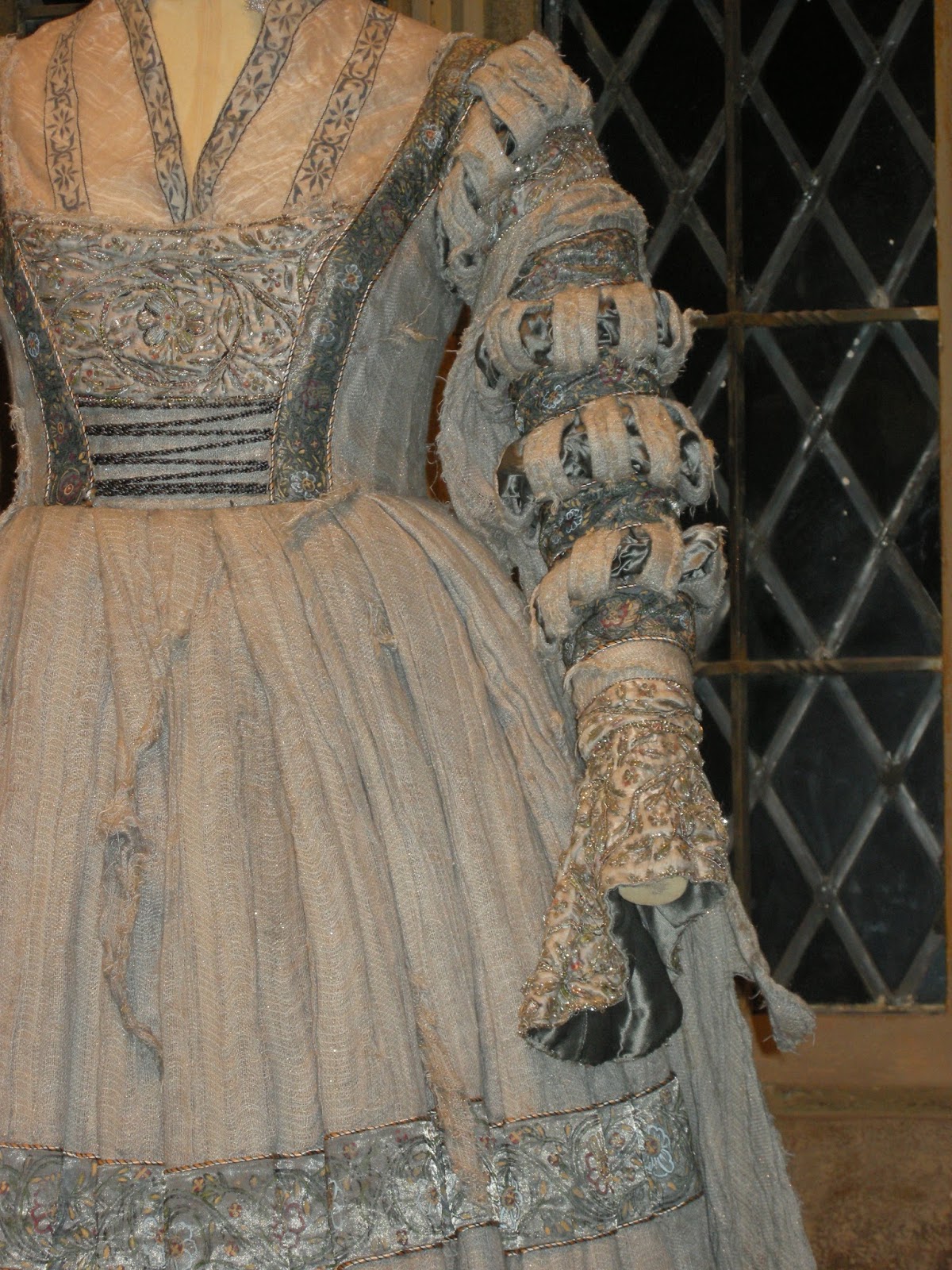 Queenie's Needlework Textile Quiz