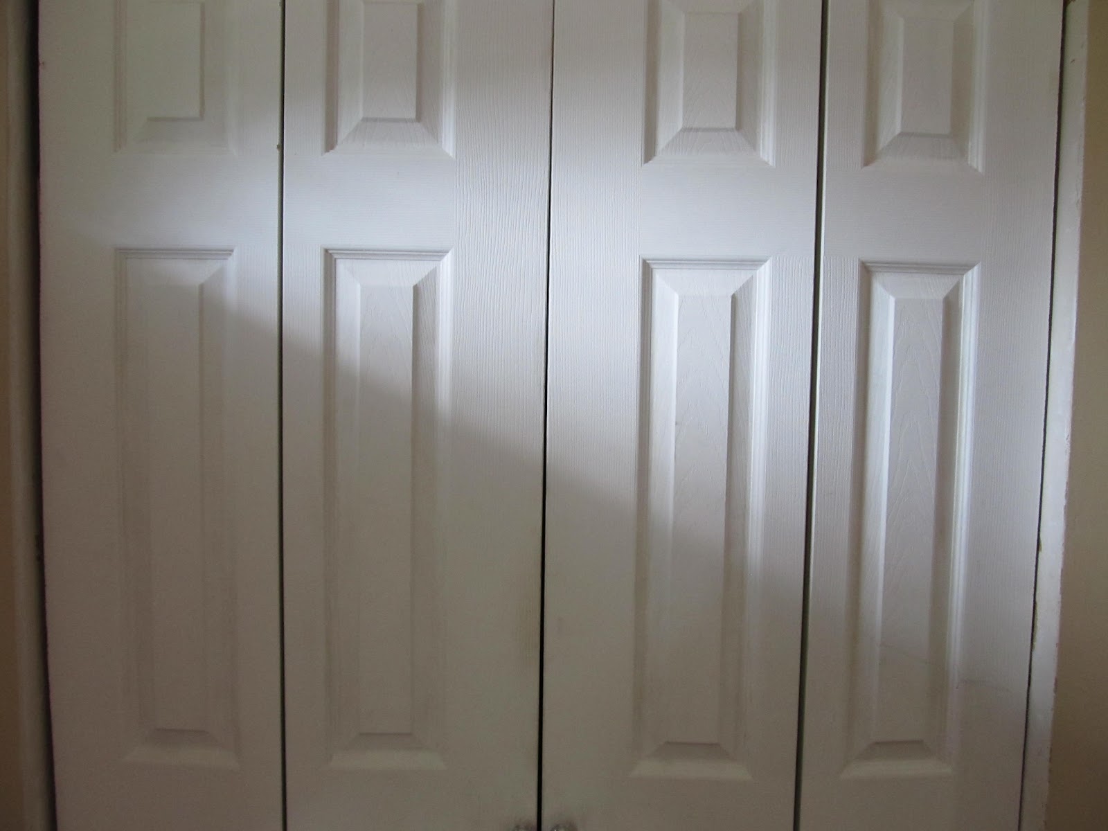 CrazyBeautiful Mama Paintable Wallpapered Doors =)