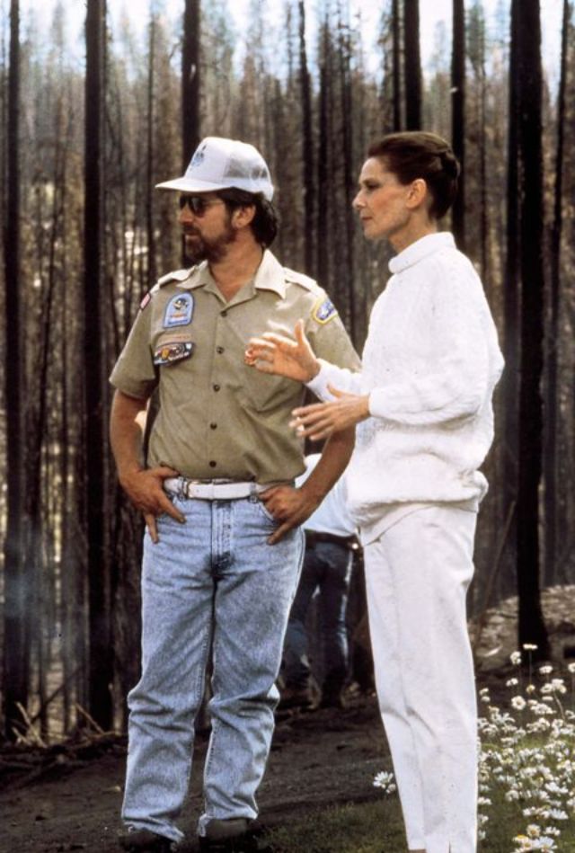 18 Beautiful Photos of Audrey Hepburn in Her Last Movie "Always", 1989 Vintage Everyday