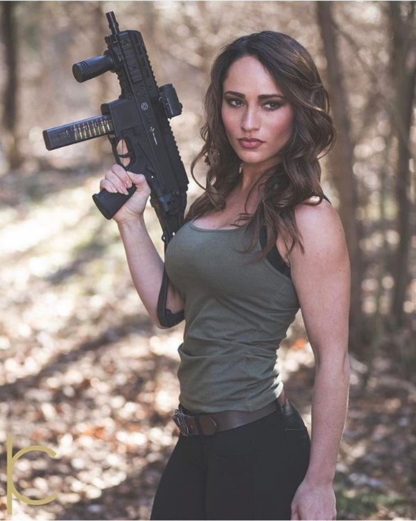 girls_with_guns_d1vznkrxo1_1280.png