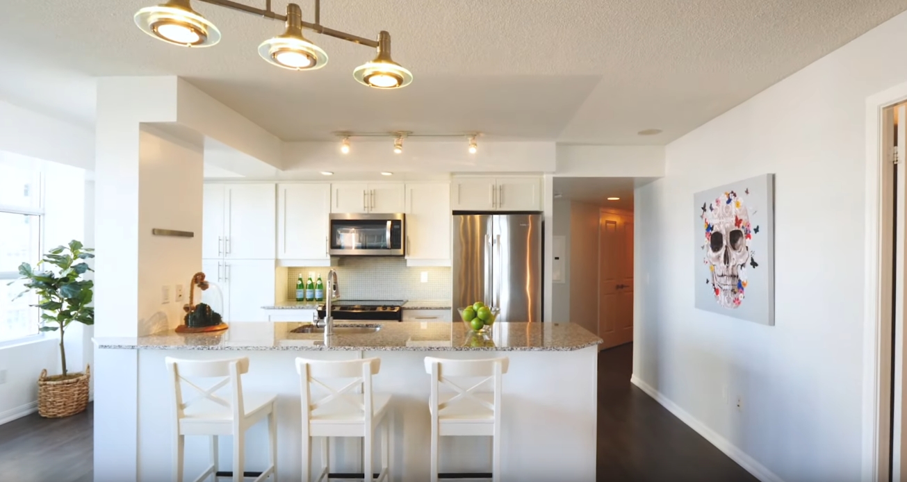 18 Photos vs. 85 E Liberty St #105, Toronto Condo Interior Design Tour