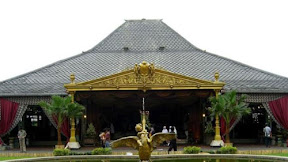 Traveling to the Mangkunegaran palace, Surakarta