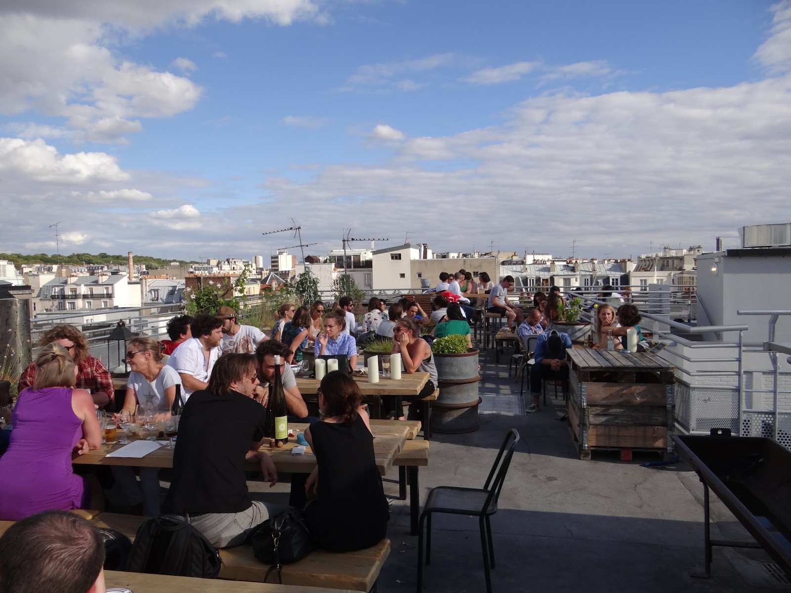 Le Perchoir 14 Rue Crespin Du Gast 75011 Paris Le Perchoir - Bar en Rooftop à Paris | Bons plans sorties Paris