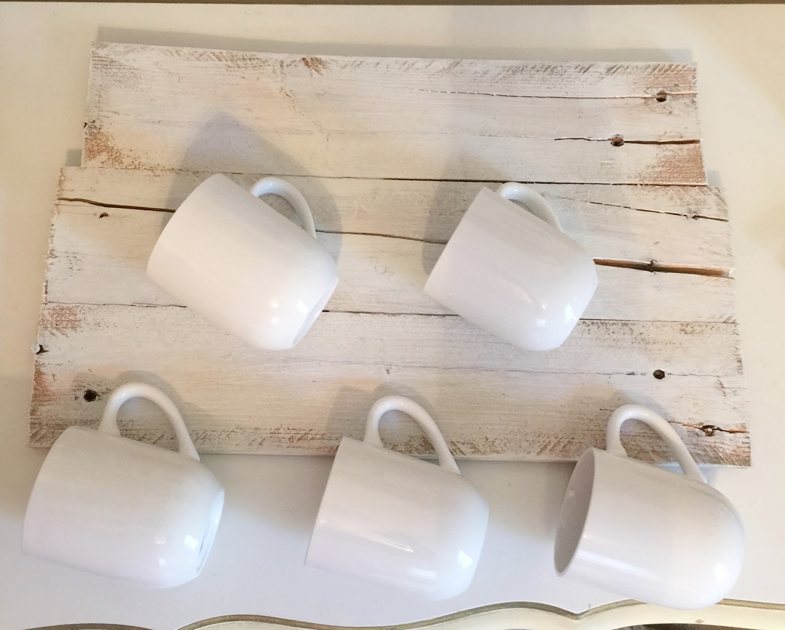 HOME CHRONICLES: DIY Convenient Cup Holder