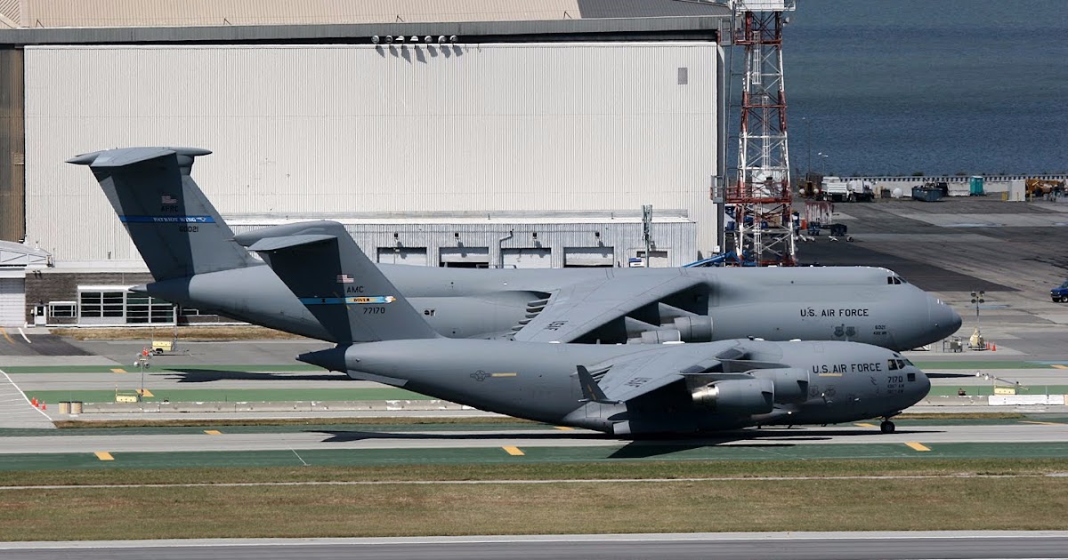 Lockheed C 5 Galaxy Vs Boeing C 17 Globemaster Size Comparison
