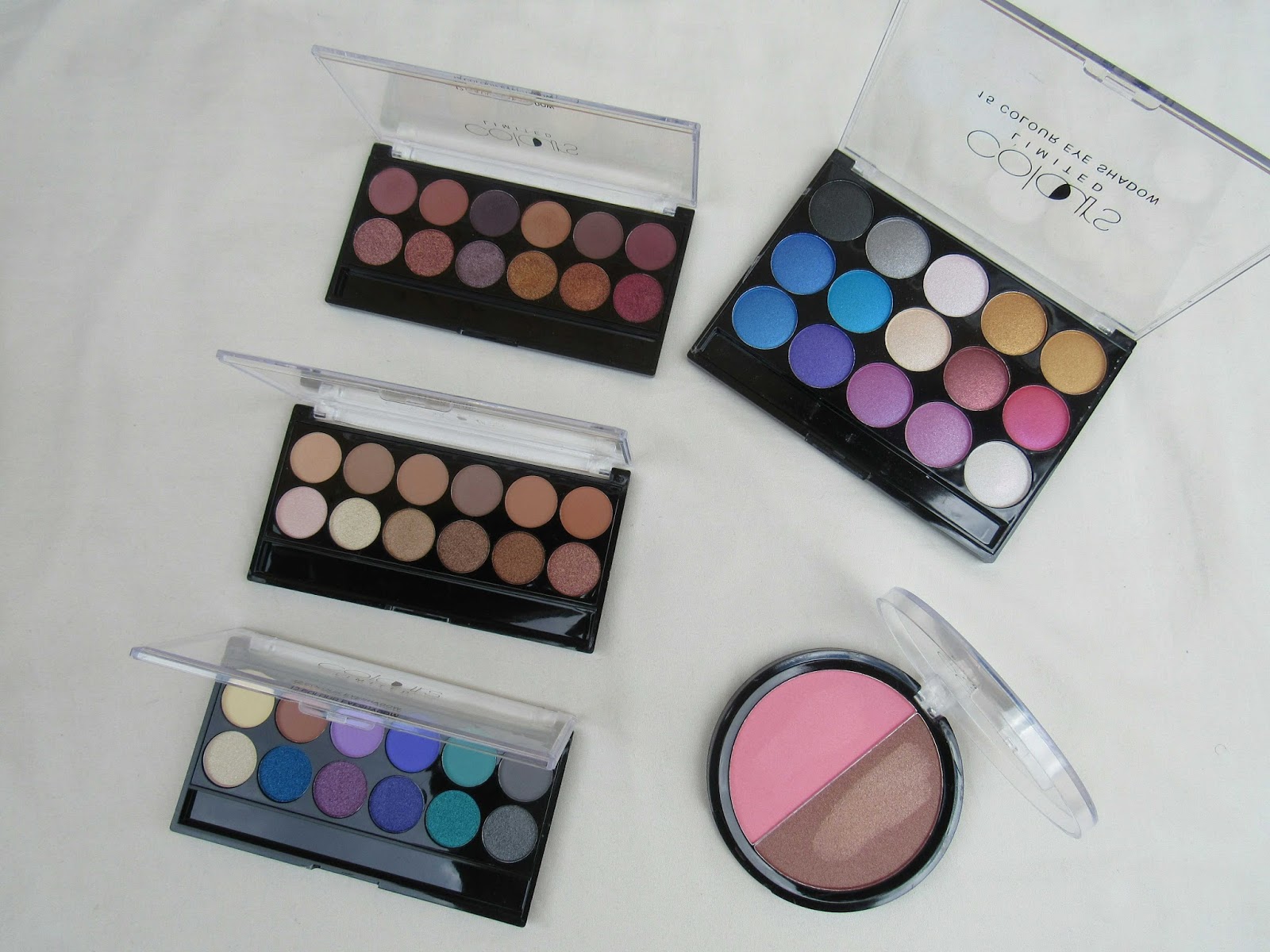 New In Colours by Foschini Eyeshadow & Blush Set In Out & Around Soweto
