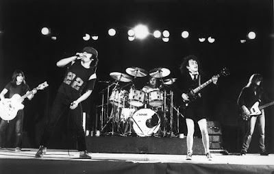 dobbelt ordningen hvordan hennemusic: AC/DC stream 1981 live video of Back In Black album classic