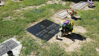 waylon jennings below