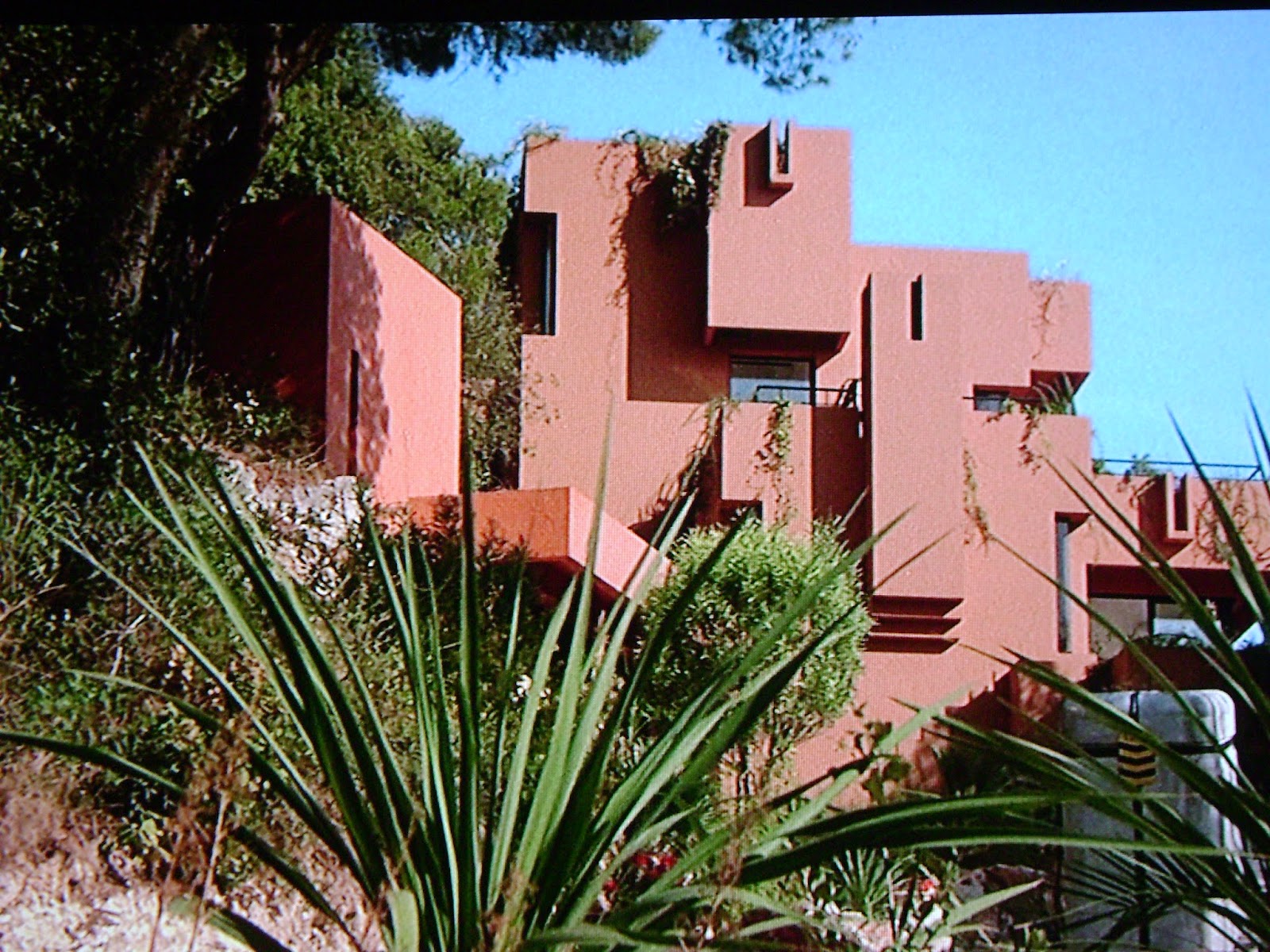 007 TRAVELERS 007 Filming location Bond's "villa"