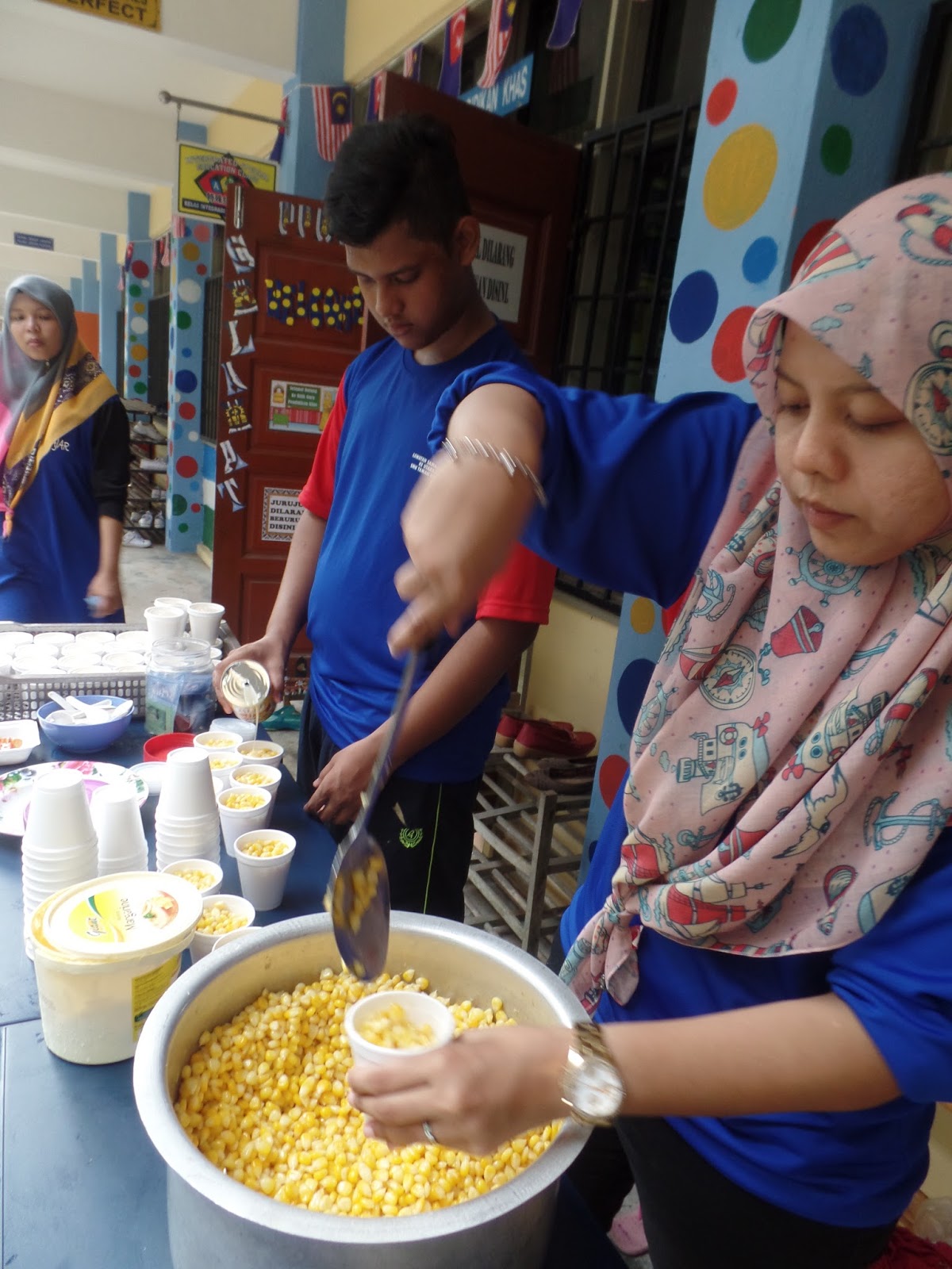 PENGURUSAN DIRI KSSM PENDIDIKAN KHAS  amuradhamid MENGHIDANG,MENYAJI