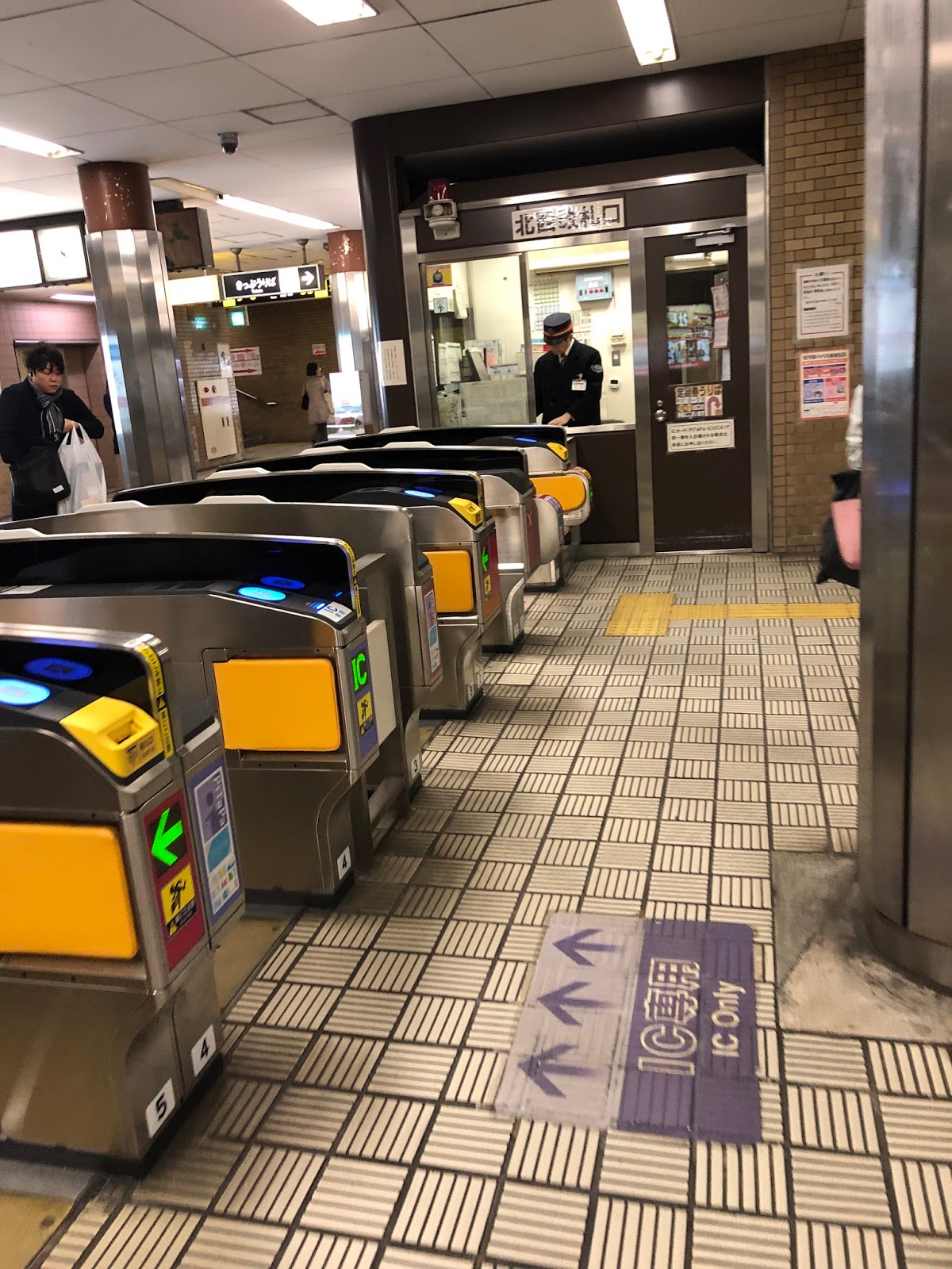 Метро японии