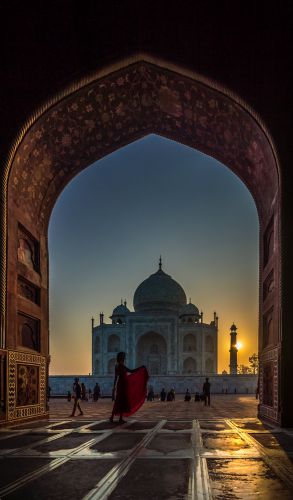 Taj as seen from the Mosque on left side Taj as seen from the Mosque on left side