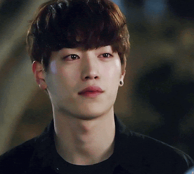 [상플] 결혼식 지겨워 죽겠는데 웬 여자가 부케를 받고 있음.gif | 인스티즈