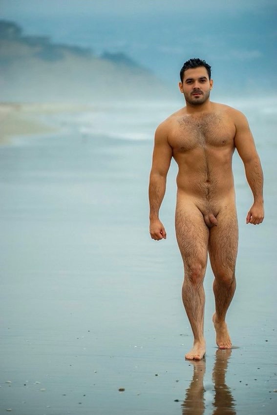 ★ Bulge and Naked Sports man : Spycam Nude Beach 922.