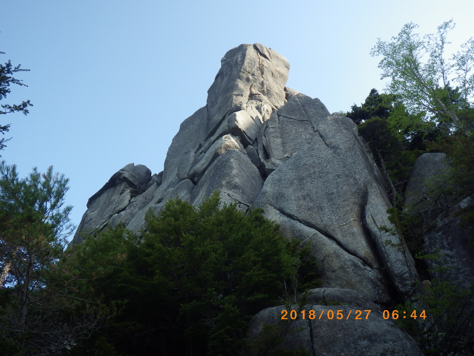 川崎柴笛クラブ 神奈川県 川崎市 山岳会 18 5 26 27 瑞牆山 大ヤスリ岩のハイピークルートの登攀