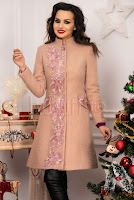 Palton elegant din lana roz-pudra cu flori 3D aplicate